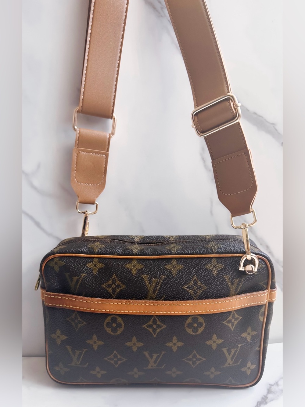Louis Vuitton Brown Monogram Crossbody with Tan Strap - Picture 2 of 13